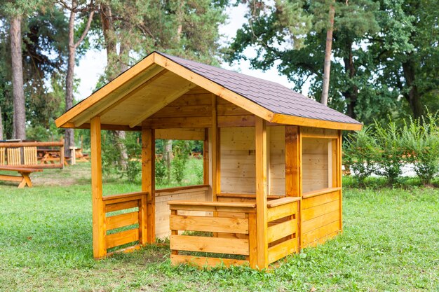 Casette per bambini in legno in un parco italiano