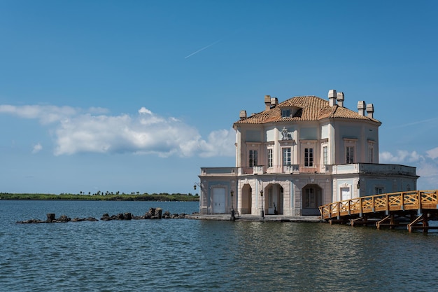 Casina Vanvitelliana Lussuosa villa italiana in stile barocco Casa sull'acqua