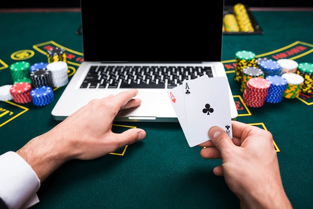 Casinò, gioco d'azzardo online, tecnologia e concetto di persone