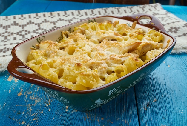 Casseruola di spaghetti di pollo al formaggio, primo piano