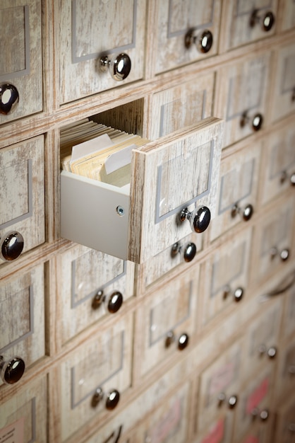 Cassetto libreria da vicino