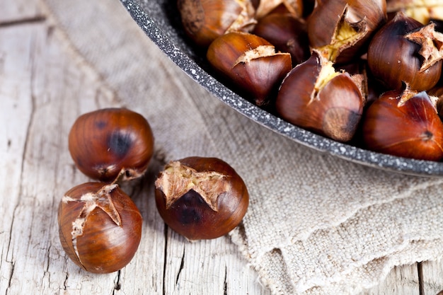 Castagne arrostite in padella