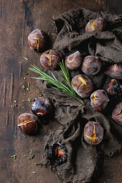 Castagne arrostite nella cenere