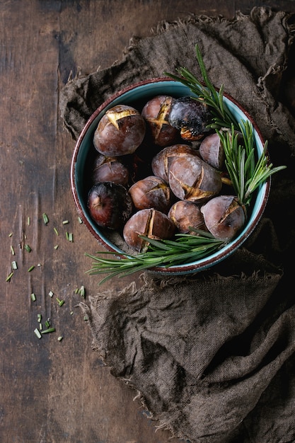 Castagne arrostite nelle ceneri