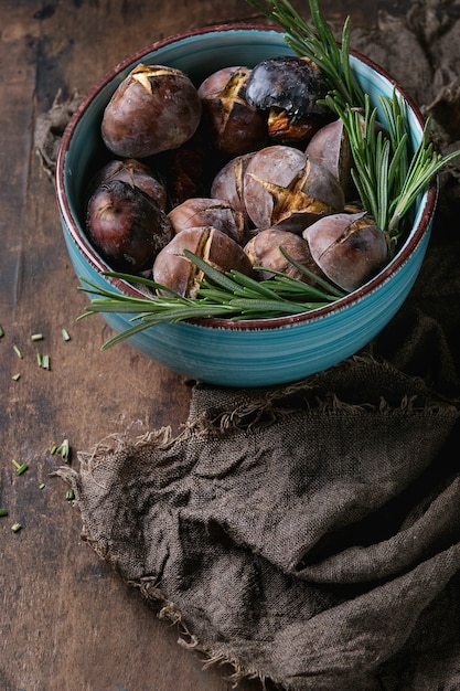 Castagne arrostite nelle ceneri