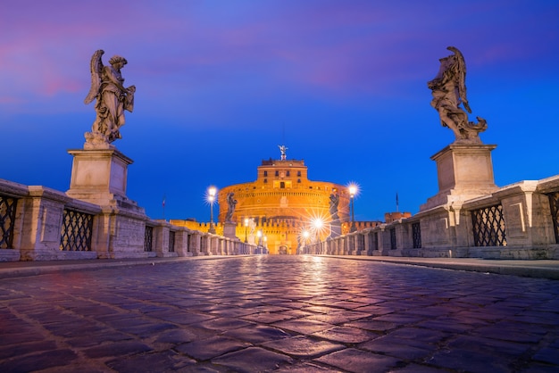 Castel Sant'Angelo a Roma, Italia al crepuscolo