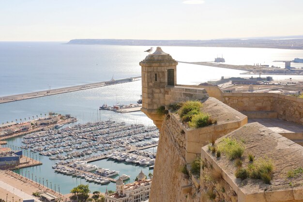 Castello di Alicante Santa Barbara con vista panoramica aerea presso la famosa città turistica della Costa Blanca, in Spagna