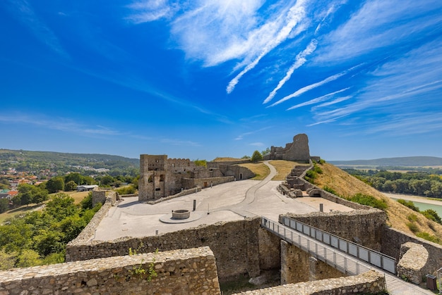 Castello di Devin con mura fortificate