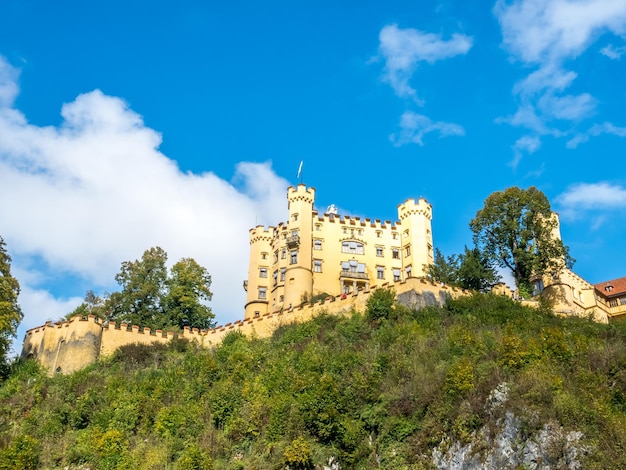 Castello di Hohenschwangau sulla collina