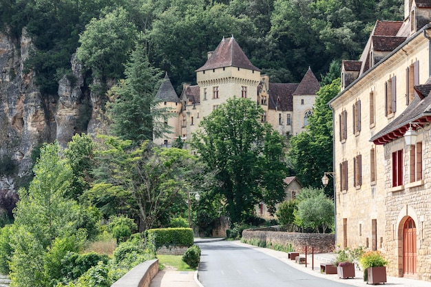 Castello di La Malartrie si affaccia sul villaggio di Francia La Roque Gageac, Périgord Noir, valle della Dordogna