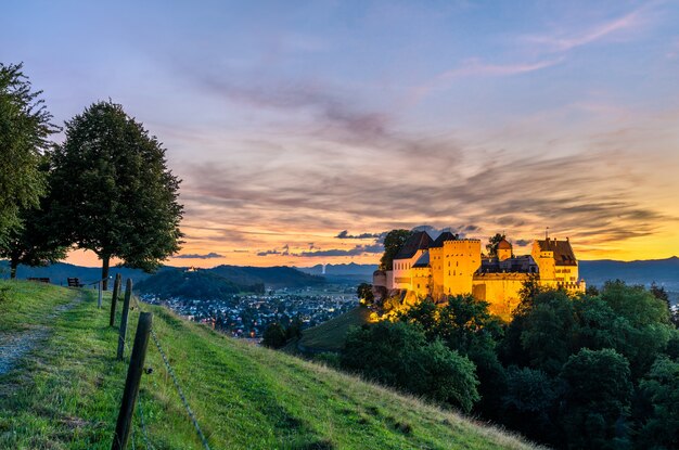 Castello di Lenzburg in Svizzera al tramonto