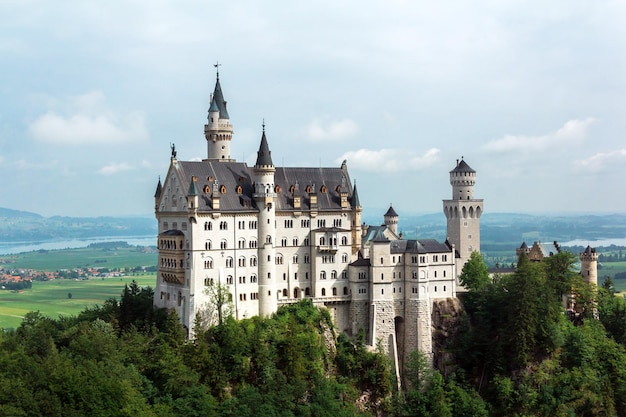 Castello di Neuschwanstein nelle Alpi Bavaresi