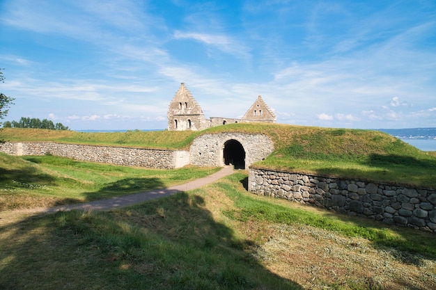 Castello di Visingsborg in Svezia sull'isola di Visingsoe nelle rovine del lago Vaetterm