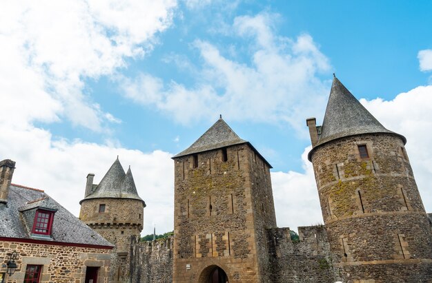 Castello medievale di Fougeres. Regione della Bretagna, dipartimento Ille et Vilaine, Francia