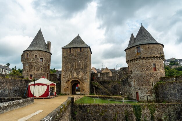 Castello medievale di Fougeres. Regione della Bretagna, dipartimento Ille et Vilaine, Francia