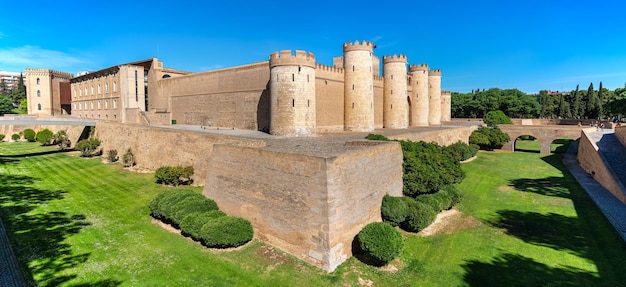 Castello medievale sede del governo di Aragona nella località turistica di Saragozza in Spagna