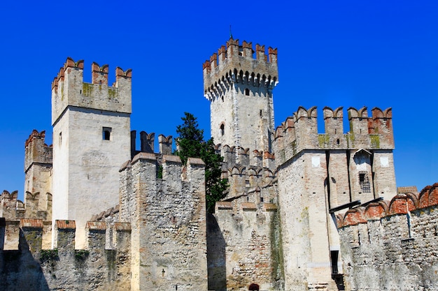 Castello Scaligero a Sirmione, sul Lago Lagod di Garda, Lombardia, Italia del nord