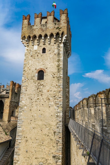 Castello Scaligero Di Sirmione Castello di Sirmione del XIV secolo sul Lago di Garda Sirmione Italia