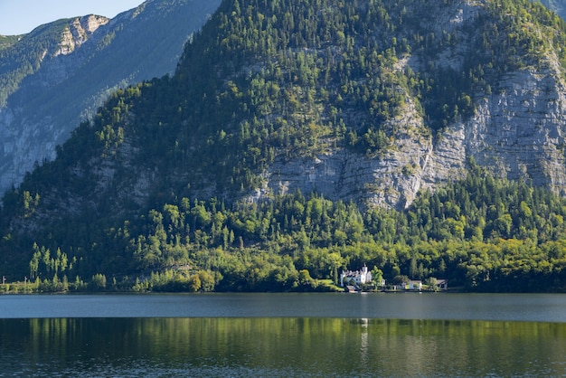 Castello Schloss sulla riva del lago di Hallstatt