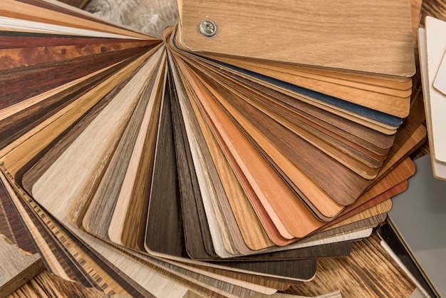 Catalogo materiale legno per il design sulla scrivania