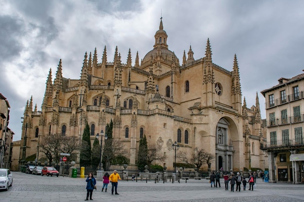 Cattedrale cattolica romana in stile gotico situata nella piazza principale di Segovia