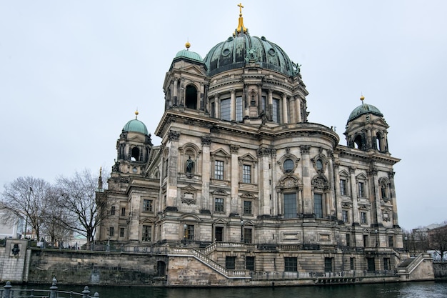 Cattedrale di Berlino sull'isola dei musei nella capitale tedesca.