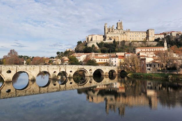 Cattedrale di Beziers e ponte vecchio