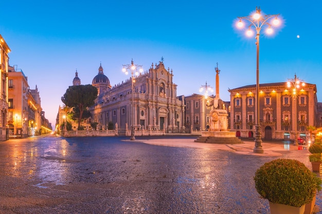 Cattedrale di Catania di notte Sicilia Italia