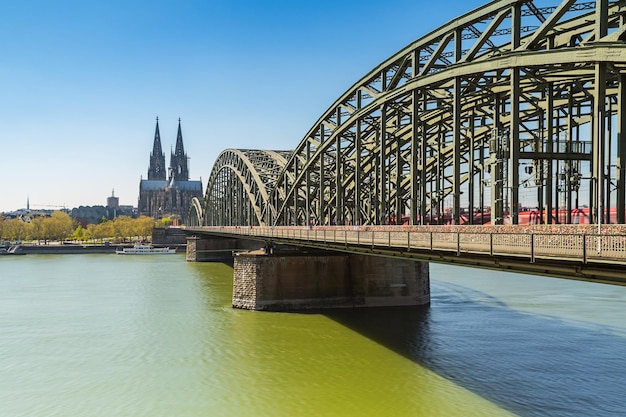 Cattedrale di Colonia e ponte hohenzollern