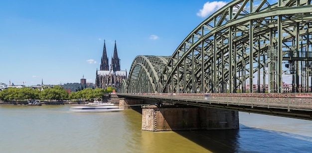 Cattedrale di Colonia e ponte hohenzollern