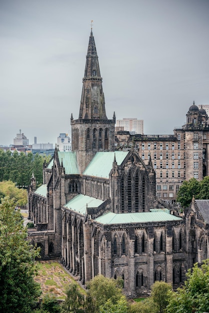Cattedrale di Glasgow in una giornata nuvolosa