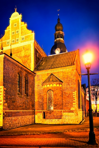 Cattedrale di Riga nella notte d'inverno