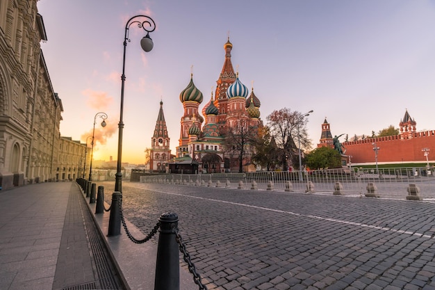 Cattedrale di San Basilio in Piazza Rossa all'alba. Mosca, Russia.