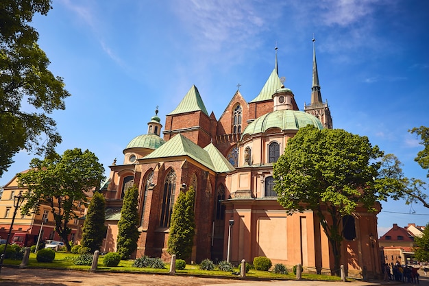 Cattedrale di San Giovanni Battista, sull'isola di Tumski nella città di Wroclaw - una popolare attrazione turistica in Polonia