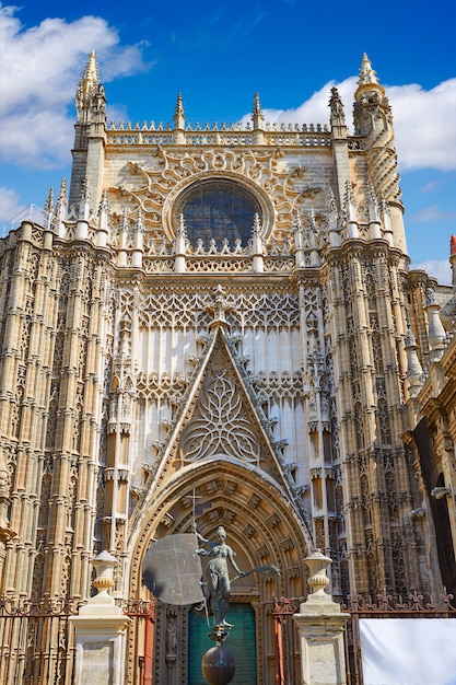 Cattedrale di Siviglia Porta di San Cristoforo in Spagna