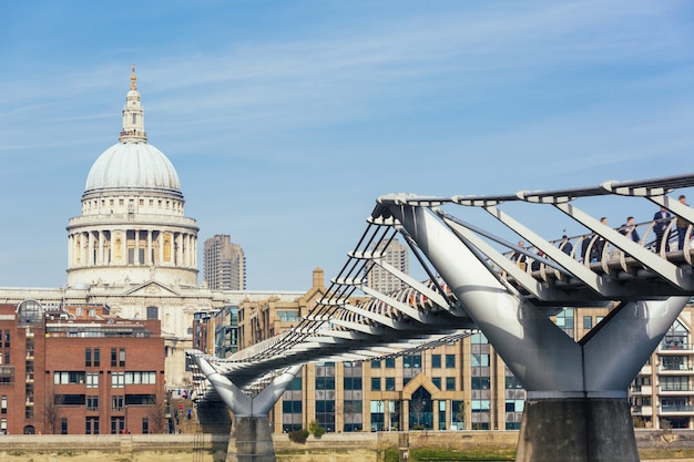 Cattedrale di St Paul e Millennium Bridge a Londra