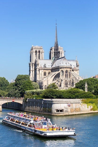 Cattedrale Notre Dame di Parigi con crociera