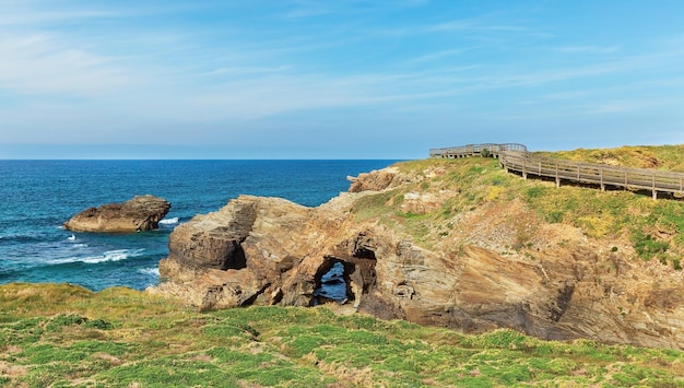 Cattedrali sulla spiaggia del Golfo di Biscaglia in Spagna