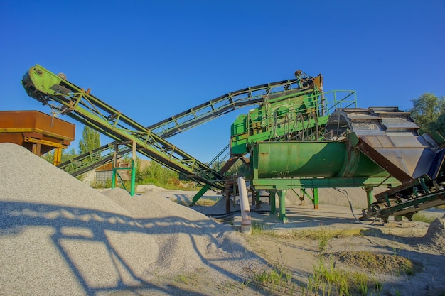 Cava di ghiaia industriale e raffineria di arenaria