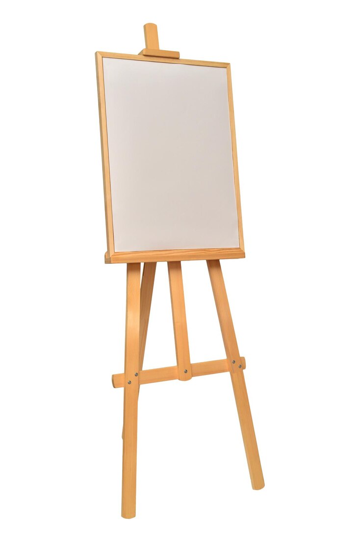 Cavalletto con cornici vuote per il disegno isolato su sfondo bianco. Fogli di carta orizzontali. Oggetto, set. Di legno, mock up. Istruzione, scuola, artista. Concetto creativo e idea di arte