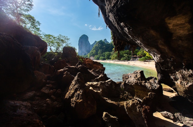 Caverna famosa di Phranang a Raylay Railay Beach Krabi Tailandia