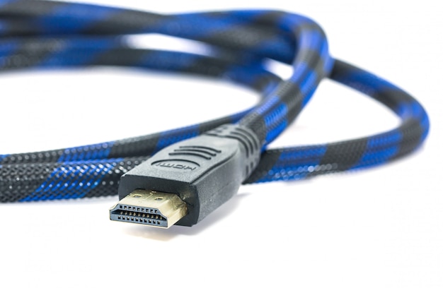 Cavo HDMI su uno sfondo bianco