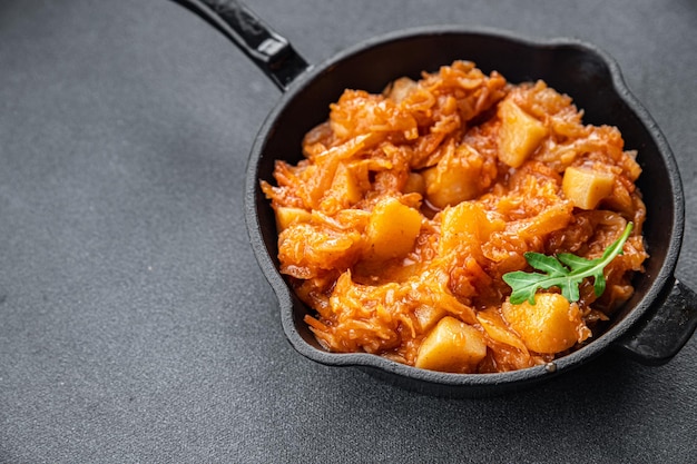 cavolo stufato con verdure pasto sano spuntino sul tavolo copia spazio cibo sfondo