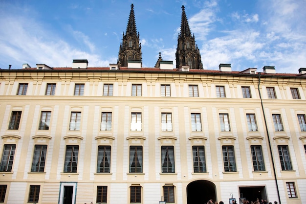 Cechia persone e viaggiatori stranieri a piedi viaggio visita e scatta foto classico edificio antico retrò vintage al castello di Praga il 25 settembre 2019 Praga Repubblica Ceca