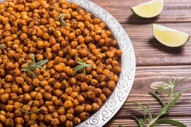 Ceci arrostiti al rosmarino Snack al forno