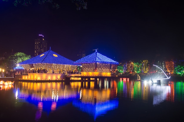 Celebrazioni Vesak al tempio Gangarama a Colombo Sri Lanka