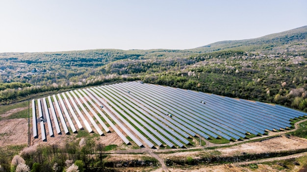 Cella solare a pannelli solari in fattoria solare con illuminazione solare per creare energia elettrica pulita