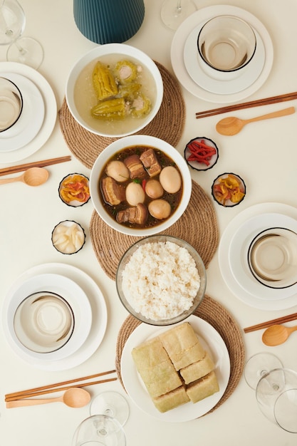 Cena servita per la celebrazione del Tet