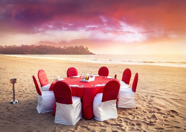 Cena tropicale romantica