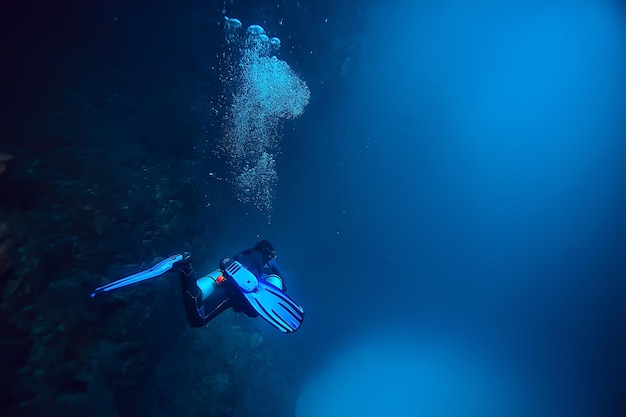 cenote angelita, messico, immersioni in grotta, avventura estrema sott'acqua, paesaggio sotto la nebbia d'acqua